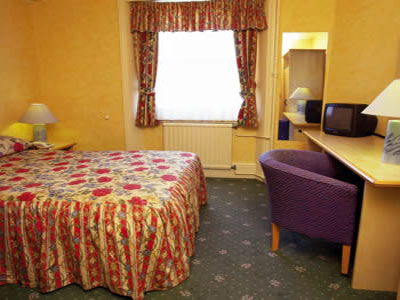 Cheap accommodation London room